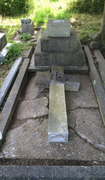 Elizabeth Dyason (buried 1906) headstone