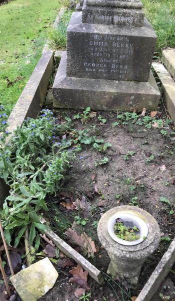 Emma Berry (buried 1915) headstone