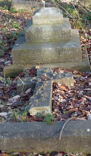 Nellie Notley (buried 1903) headstone