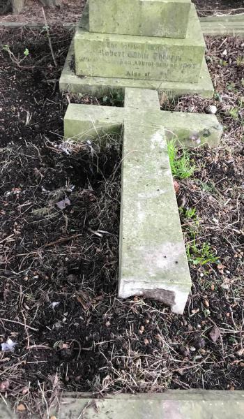 Robert Thrupp (buried 1907) headstone