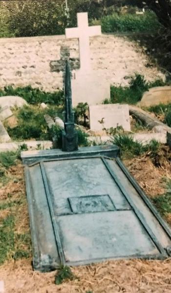 Image of tomb for Robert William Thrupp